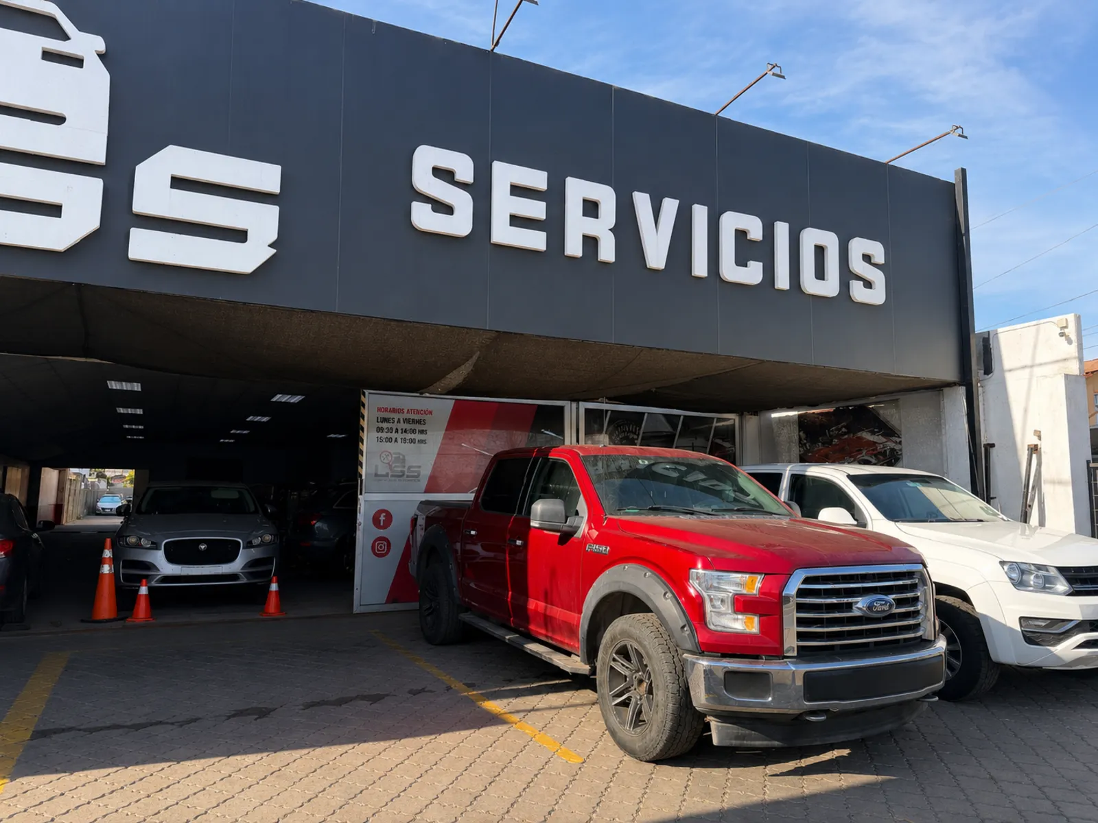 Fachada del taller LSS Automotriz en Av. Balmaceda 4520, La Serena